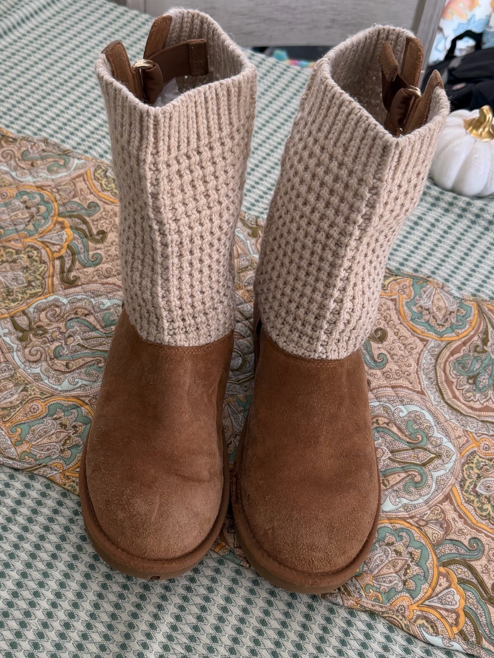 UGG Women’s Boots Size 10 Chestnut Suede Boots with Cream Knit Cuff